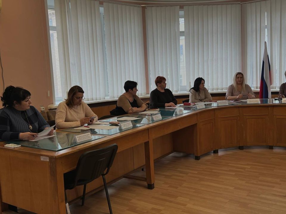 Татьяна Копылова: 10 декабря в Управе Ворошиловского внутригородского района г. Донецка состоялось очередное заседание Комиссии по делам несовершеннолетних и защите их прав Татьяна Копылова: 10 декабря в Управе Ворошиловского внутригородского района г. Донецка состоялось очередное заседание Комиссии по делам несовершеннолетних и защите их прав