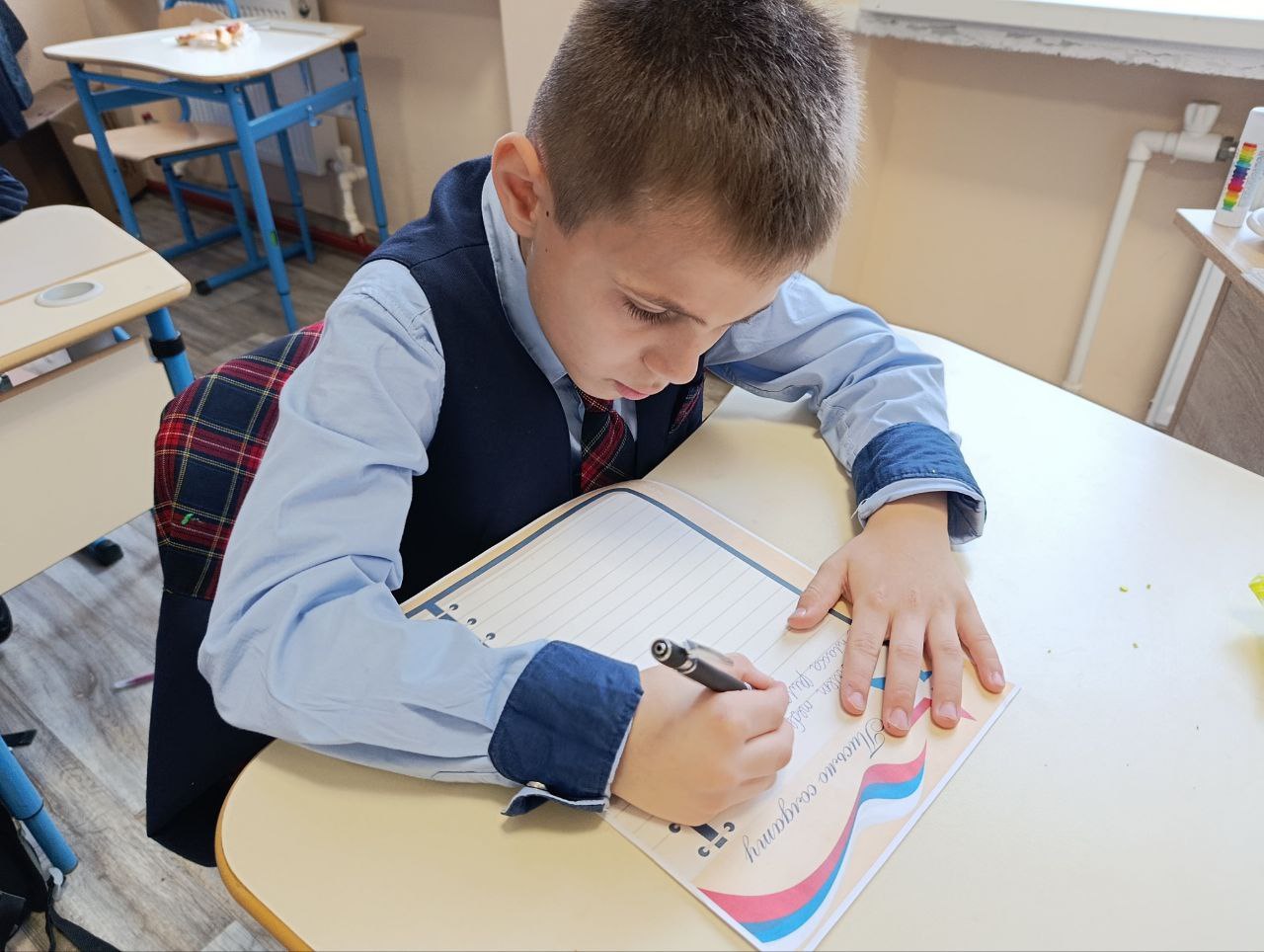 Бердянская школа провела акцию «Письмо солдату» ко Дню Героев Отечества Бердянская школа провела акцию «Письмо солдату» ко Дню Героев Отечества