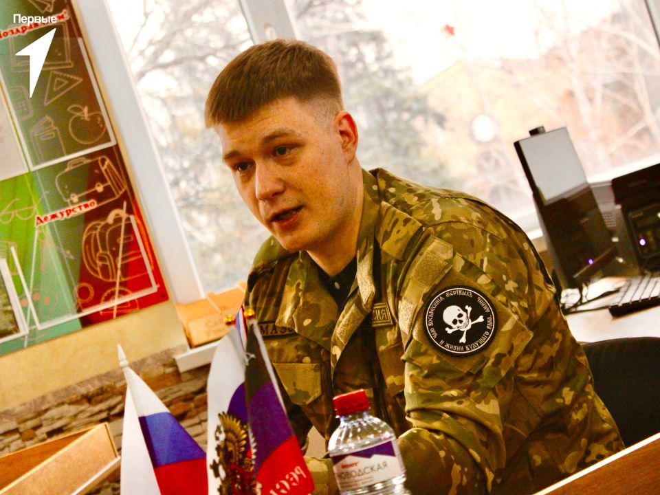 Что такое честь и отвага?. В честь Дня Героев Отечества в ГБОУ «Гимназия г.о. Торез» прошел «Урок Мужества», на котором гостем стал участник Специальной военной операции Что такое честь и отвага?. В честь Дня Героев Отечества в ГБОУ «Гимназия г.о. Торез» прошел «Урок Мужества», на котором гостем стал участник Специальной военной операции