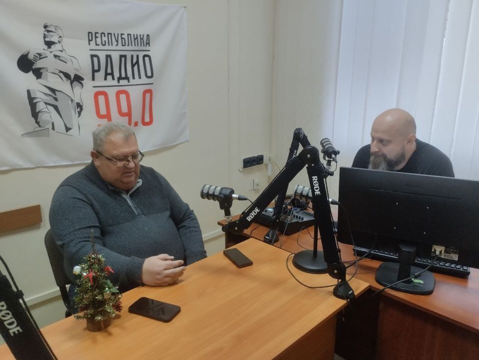Игорь Мартынов: Сегодня дал интервью радио «Комета», где подвёл итоги уходящего года и подробно рассказал о том, что было сделано в городском округе Енакиево Игорь Мартынов: Сегодня дал интервью радио «Комета», где подвёл итоги уходящего года и подробно рассказал о том, что было сделано в городском округе Енакиево