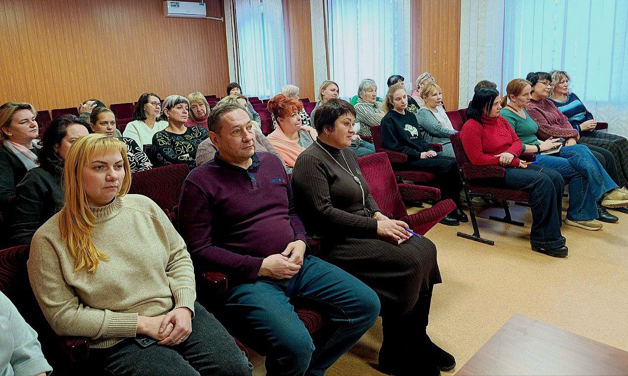 Михаил Меренков: Сегодня в рамках партпроекта Единой России «Школа ЖКХ» заместитель руководителя Управы Буденновского внутригородского района г. Донецка Олег Ефремов совместно с депутатом Донецкого городского совета... Михаил Меренков: Сегодня в рамках партпроекта Единой России «Школа ЖКХ» заместитель руководителя Управы Буденновского внутригородского района г. Донецка Олег Ефремов совместно с депутатом Донецкого городского совета...