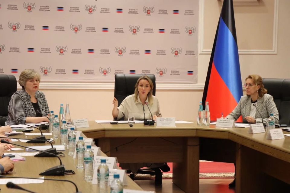 Лариса Толстыкина: На совещании с Уполномоченным при Президенте РФ по правам ребенка Марией Алексеевной Львовой-Беловой в Донецке обсудили результаты работы Всероссийской инспекции системы профилактики социального сиротства... Лариса Толстыкина: На совещании с Уполномоченным при Президенте РФ по правам ребенка Марией Алексеевной Львовой-Беловой в Донецке обсудили результаты работы Всероссийской инспекции системы профилактики социального сиротства...