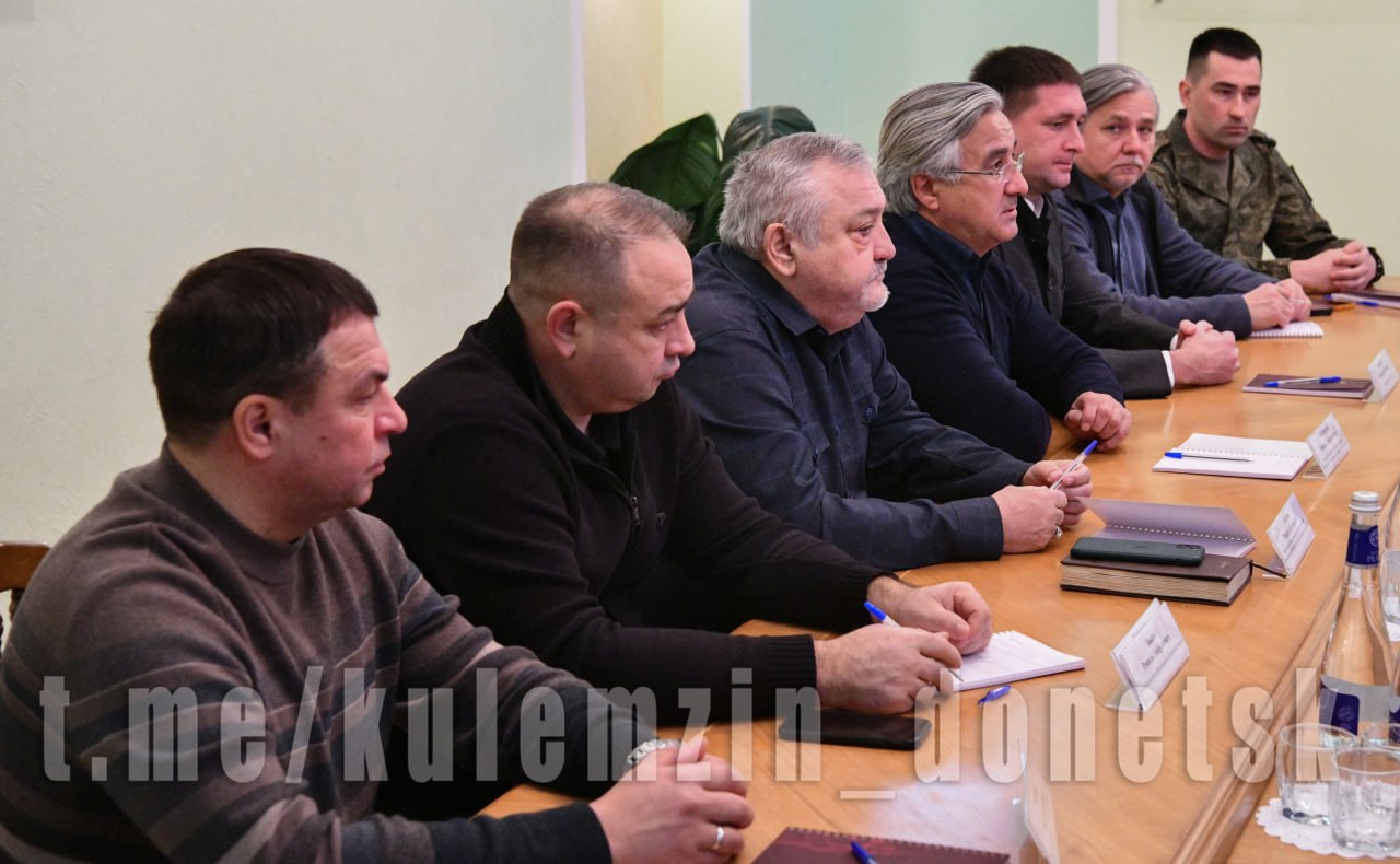 Алексей Кулемзин: Сегодня вместе с Председателем Правительства ДНР Андреем Чертковым встретились с заместителем премьер-министра Республики Татарстан, Председателем Национального Совета Всемирного конгресса татар Василем... Алексей Кулемзин: Сегодня вместе с Председателем Правительства ДНР Андреем Чертковым встретились с заместителем премьер-министра Республики Татарстан, Председателем Национального Совета Всемирного конгресса татар Василем...