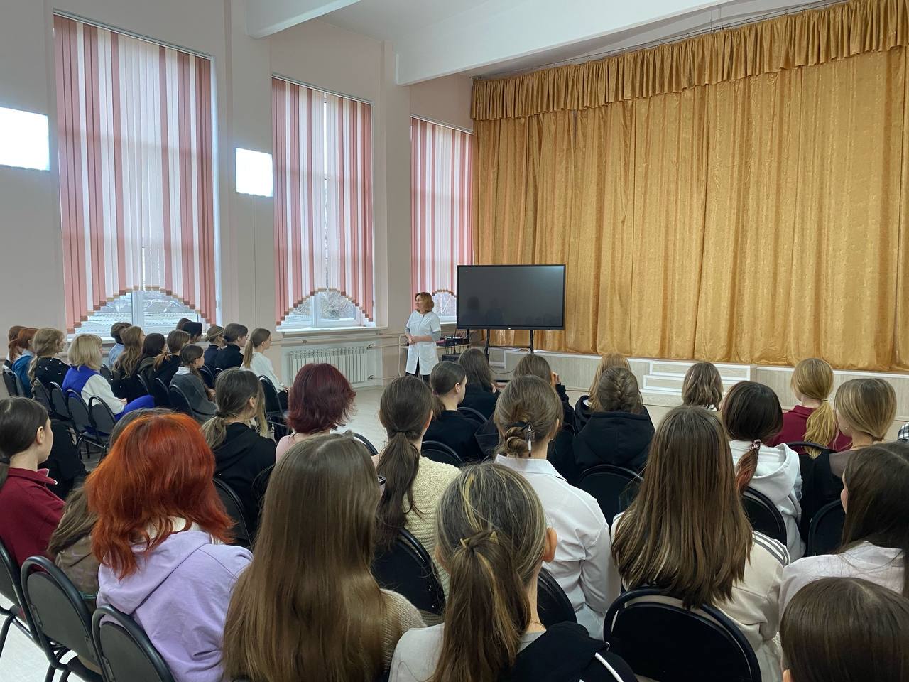 10 декабря в ГБОУ «Школа №6 Ясиноватского МО» прошла профилактическая встреча для девочек 8–11 классов с врачом-гинекологом Еленой Анатольевной Луценко в рамках партийного проекта «Здоровое будущее» 10 декабря в ГБОУ «Школа №6 Ясиноватского МО» прошла профилактическая встреча для девочек 8–11 классов с врачом-гинекологом Еленой Анатольевной Луценко в рамках партийного проекта «Здоровое будущее»