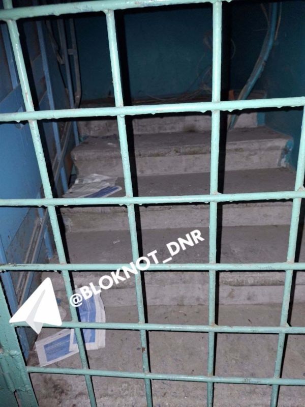 Дом в центре Донецка превратился в помойку, его атакуют полчища крыс, УК бездействует Дом в центре Донецка превратился в помойку, его атакуют полчища крыс, УК бездействует