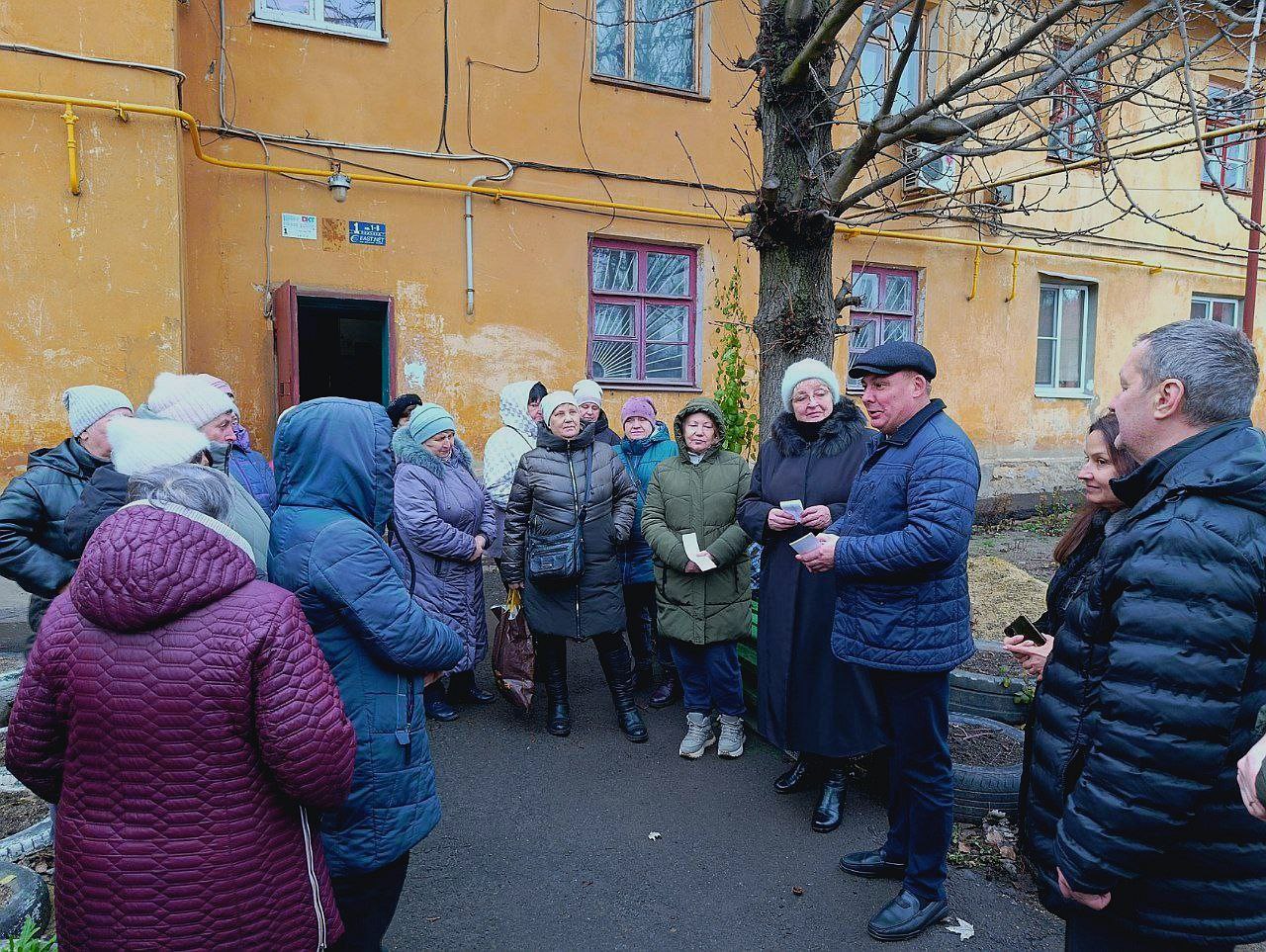 Михаил Меренков: Сегодня в рамках реализации проектов «Управдом ДНР» и "Школа ЖКХ" Всероссийской политической партии "ЕДИНАЯ РОССИЯ" совместно с депутатами Донецкого городского совета Татьяной Жуковой и Эдуардом Момотом с...