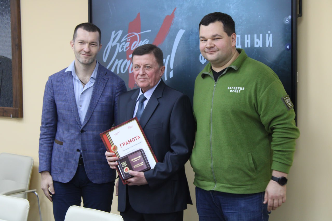 Иван Приходько: Сегодня в стенах администрации городского округа Горловка состоялось вручение нагрудных знаков «Народный фронт. Все для Победы!» Иван Приходько: Сегодня в стенах администрации городского округа Горловка состоялось вручение нагрудных знаков «Народный фронт. Все для Победы!»