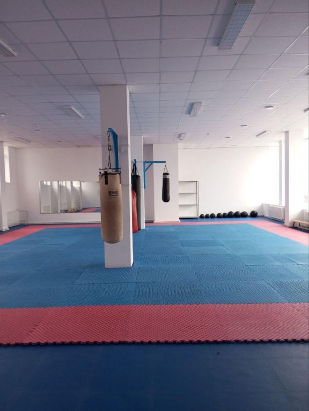 Восстановлен спортклуб «Приазовье» на улице Курчатова в г. Мариуполе Восстановлен спортклуб «Приазовье» на улице Курчатова в г. Мариуполе