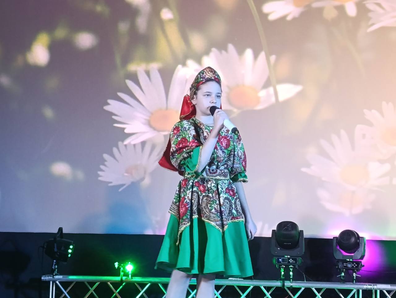 В Снежном прошёл концерт ко Дню Героев Отечества В Снежном прошёл концерт ко Дню Героев Отечества