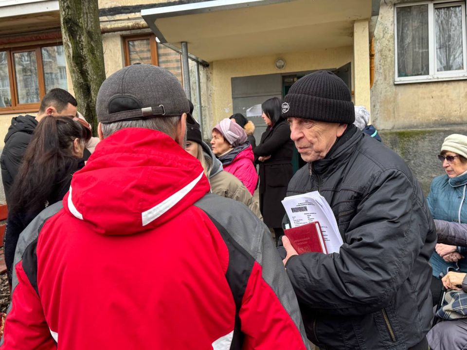 Александр Мальков продолжает работу на сходах граждан в Пролетарском районе Донецка Александр Мальков продолжает работу на сходах граждан в Пролетарском районе Донецка