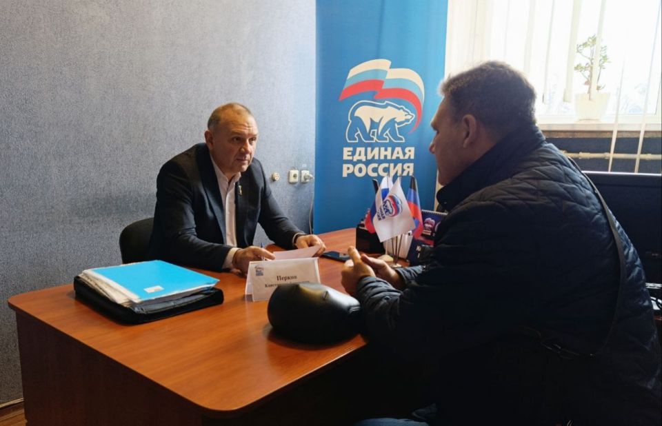 Наталья Бегуненко: Сегодня, 11 декабря, в общественной приёмной партии «Единая Россия» Петровского района г. Донецка состоялся приём граждан Наталья Бегуненко: Сегодня, 11 декабря, в общественной приёмной партии «Единая Россия» Петровского района г. Донецка состоялся приём граждан