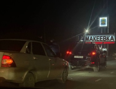 «Приора» догнала «Хюндай» на въезде в Макеевку