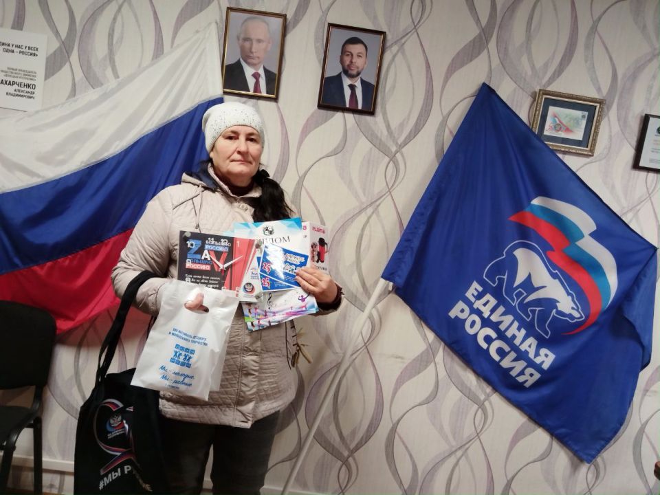 В Кировском подходит к завершению вручение подарков участникам Фестиваля «Мы – молодые, мы – равные» В Кировском подходит к завершению вручение подарков участникам Фестиваля «Мы – молодые, мы – равные»