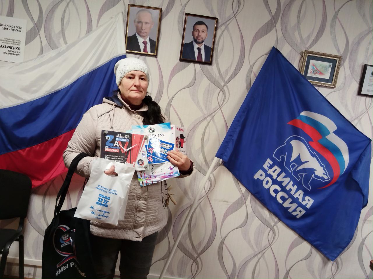 В Кировском подходит к завершению вручение подарков участникам Фестиваля «Мы – молодые, мы – равные» В Кировском подходит к завершению вручение подарков участникам Фестиваля «Мы – молодые, мы – равные»