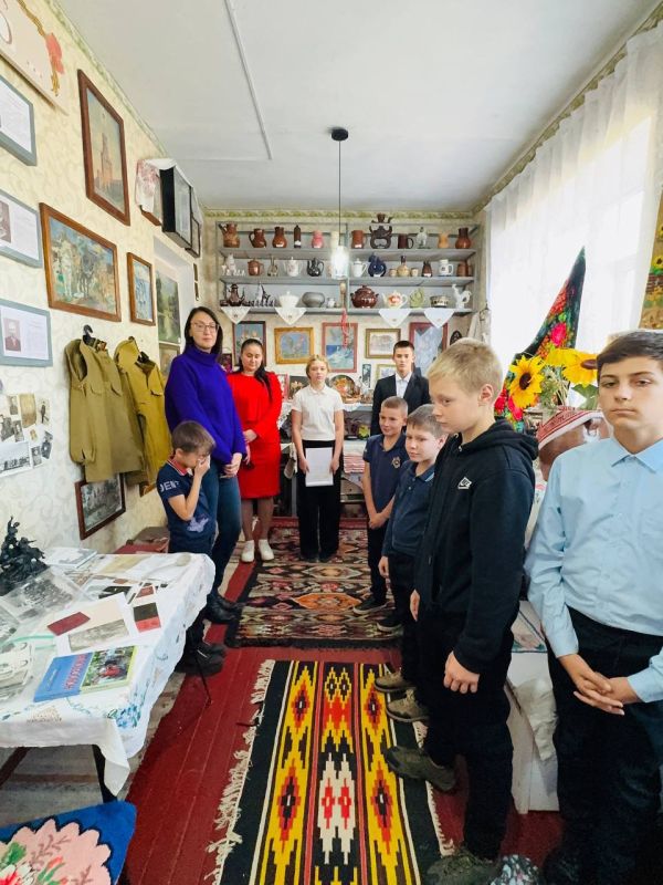 Сегодня в Новоселовской школе проведена экскурсия в музей "История родного села" Сегодня в Новоселовской школе проведена экскурсия в музей "История родного села"
