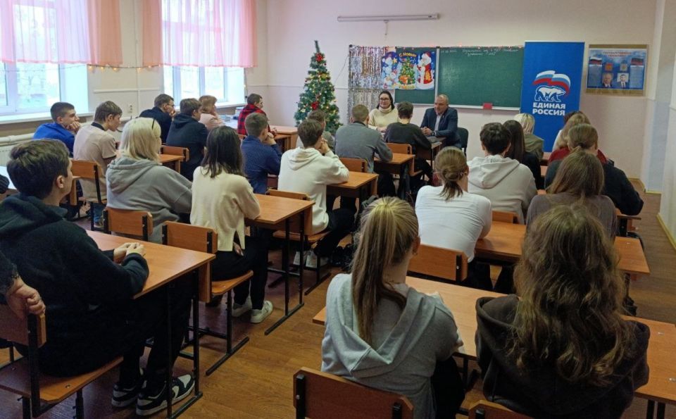 Наталья Бегуненко: Сегодня в Петровском районе в рамках реализации проекта «Моя карьера» партии «Единая Россия» состоялась встреча депутата Донецкого городского совета Константина Перкова и управляющего делами Управы... Наталья Бегуненко: Сегодня в Петровском районе в рамках реализации проекта «Моя карьера» партии «Единая Россия» состоялась встреча депутата Донецкого городского совета Константина Перкова и управляющего делами Управы...
