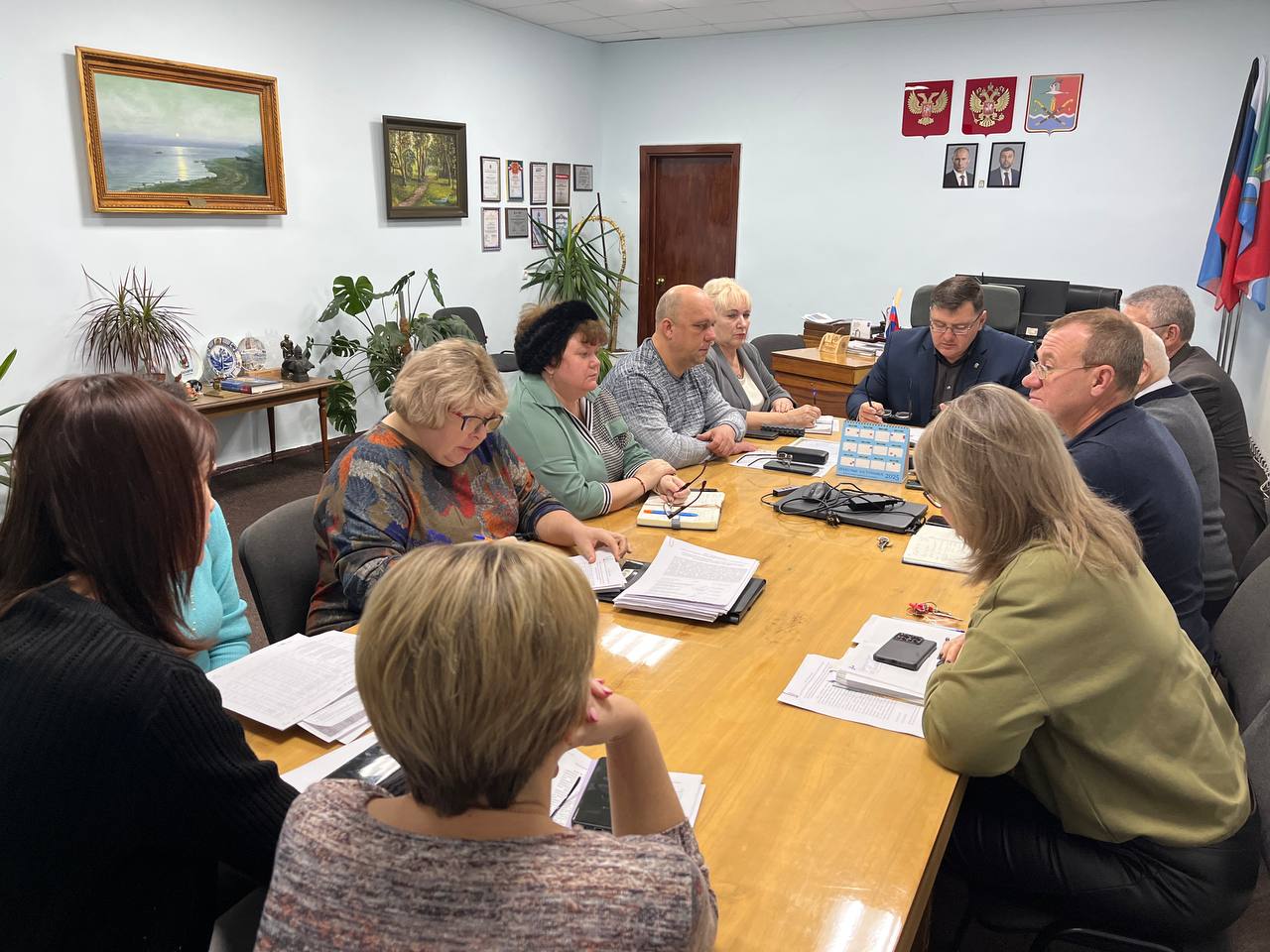 Василий Овчаров: Сегодня, 11 декабря, провел оперативное совещание по рабочим вопросам с участием заместителей Главы и руководителей структурных подразделений Администрации округа