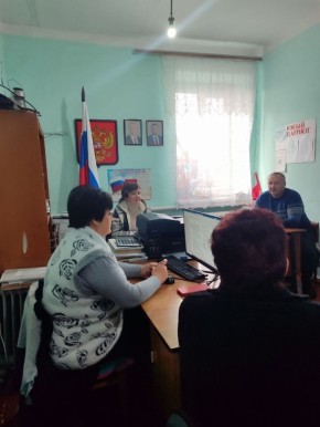 Сегодня начальник Тельмановского территориального отдела Администрации округа провел встречу с жителями села Луково.На встрече были рассмотрены следующие вопросы: