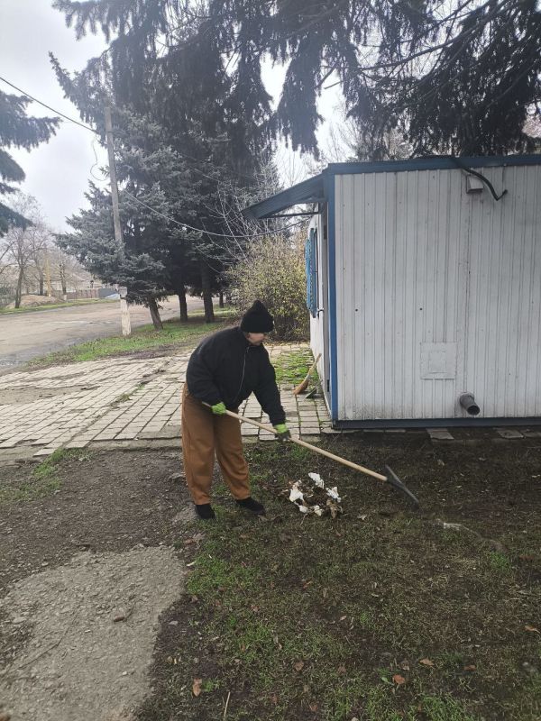 Сегодня, 11 декабря, несмотря на сырую погоду, в рамках партийного проекта Единой России "Городская среда", а также традиционной экологической акции «Чистый четверг» жители населенных пунктов Тельмановского округа приняли... Сегодня, 11 декабря, несмотря на сырую погоду, в рамках партийного проекта Единой России "Городская среда", а также традиционной экологической акции «Чистый четверг» жители населенных пунктов Тельмановского округа приняли...