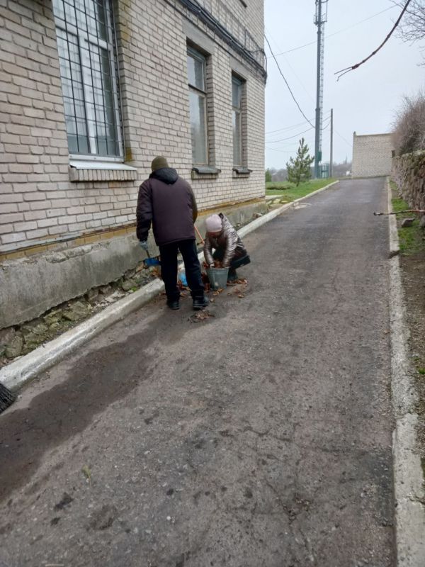 Наталья Великодная: Сегодня, 11 декабря, несмотря на сырую погоду, в рамках партийного проекта Единой России "Городская среда", а также традиционной экологической акции «Чистый четверг» жители населенных пунктов... Наталья Великодная: Сегодня, 11 декабря, несмотря на сырую погоду, в рамках партийного проекта Единой России "Городская среда", а также традиционной экологической акции «Чистый четверг» жители населенных пунктов...
