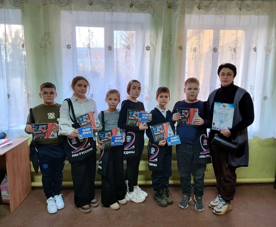 В Кировском подходит к завершению вручение подарков участникам Фестиваля «Мы – молодые, мы – равные» В Кировском подходит к завершению вручение подарков участникам Фестиваля «Мы – молодые, мы – равные»