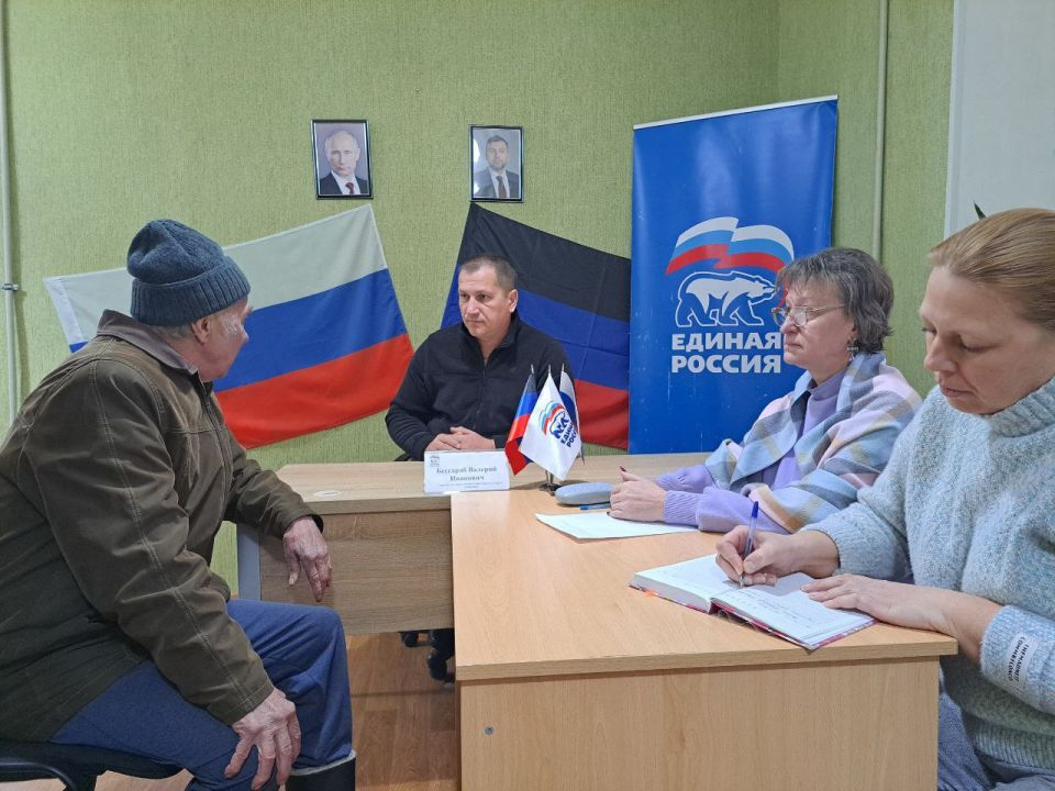 11 декабря 2025 года, заместитель главы администрации городского округа Дебальцево Валерий Бессараб, провёл личный прием граждан в местной общественной приёмной Светлодарского местного отделения Партии "Единая Россия" в... 11 декабря 2025 года, заместитель главы администрации городского округа Дебальцево Валерий Бессараб, провёл личный прием граждан в местной общественной приёмной Светлодарского местного отделения Партии "Единая Россия" в...