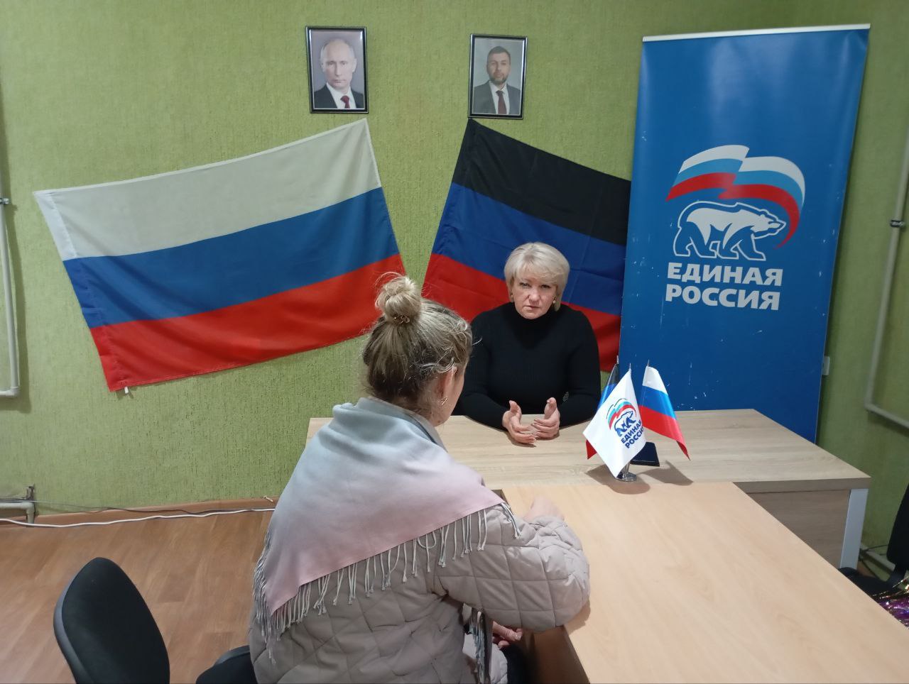 11 декабря депутат Дебальцевского городского совета Донецкой Народной Республики Светлана Кашу провела личный прием граждан в общественной приемной Всероссийской политической партии "Единая Россия" в городе Светлодарск