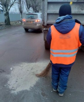 Михаил Меренков: Отсыпка твёрдыми материалами ям, для обеспечения проезжаемости по улице Александрова в Буденновском районе