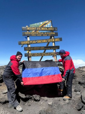 Евгений Ширшов: С огромной радостью и гордостью хочу поделиться с вами невероятной новостью: наши спортсмены, настоящие герои, покорили высочайшую вершину Африки – Килиманджаро!