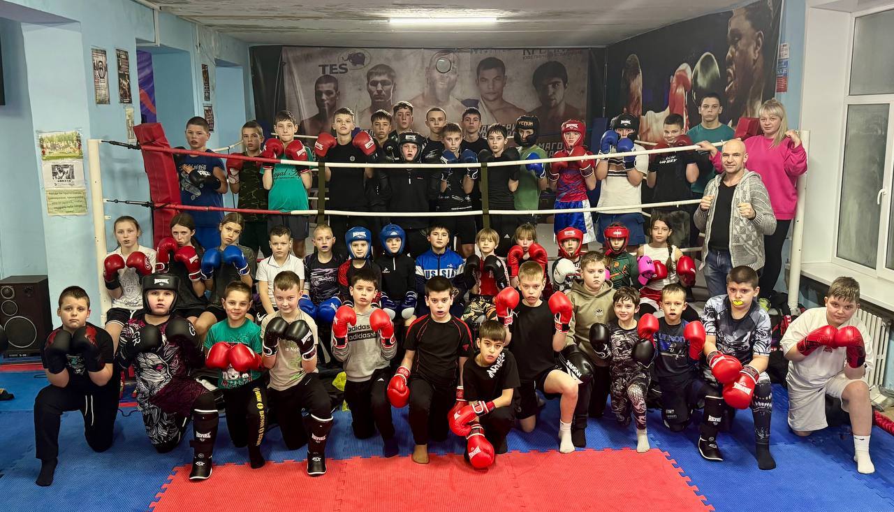 10 декабря в Макеевском городском центре физического здоровья населения "Спорт для всех" прошла совместная открытая тренировка по кикбоксингу спортсменов клубов «Родь» и «Спорт для всех»!