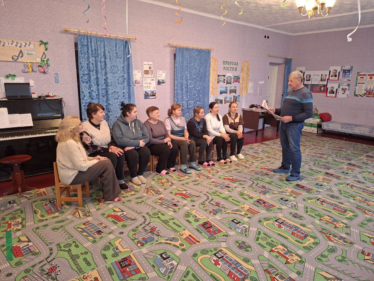 Начальник Новозарьевского территориального отдела Михаил Рапач провел встречу с трудовым коллективом ГКДОУ «Новозарьевский детский сад «Аист» Старобешевского м.о.»