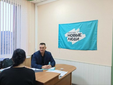 11 декабря депутат Дебальцевского городского совета Донецкой Народной Республики Александр Шворнев провел личный прием граждан от политической партии "Новые Люди"
