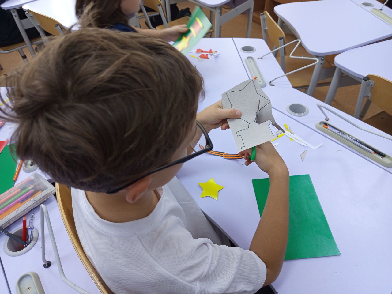 В Волновахе прошел патриотический мастер-класс ко Дню защитника Отечества В Волновахе прошел патриотический мастер-класс ко Дню защитника Отечества