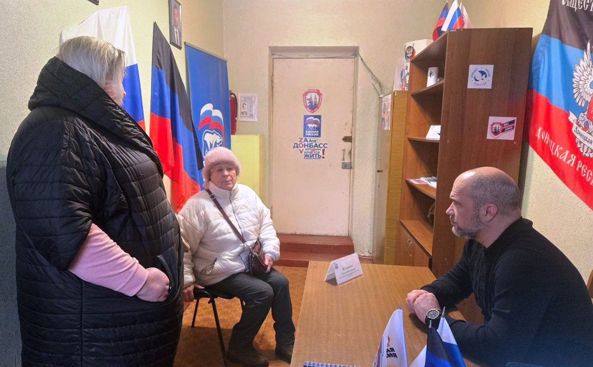 Сергей Желновач: Сегодня, 11 декабря, в общественной приемной Всероссийской политической партии «Единая Россия» в пгт Мироновский глава муниципального образования городского округа Дебальцево, секретарь МО Всероссийской... Сергей Желновач: Сегодня, 11 декабря, в общественной приемной Всероссийской политической партии «Единая Россия» в пгт Мироновский глава муниципального образования городского округа Дебальцево, секретарь МО Всероссийской...