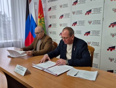 Заседание Дебальцевского городского совета Донецкой Народной Республики первого созыва