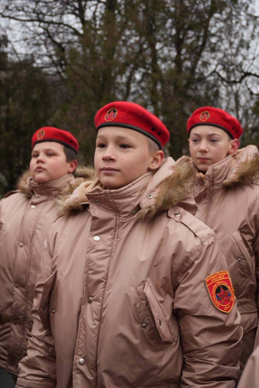 26 юнармейцев из Кировского присягнули на верность России 26 юнармейцев из Кировского присягнули на верность России