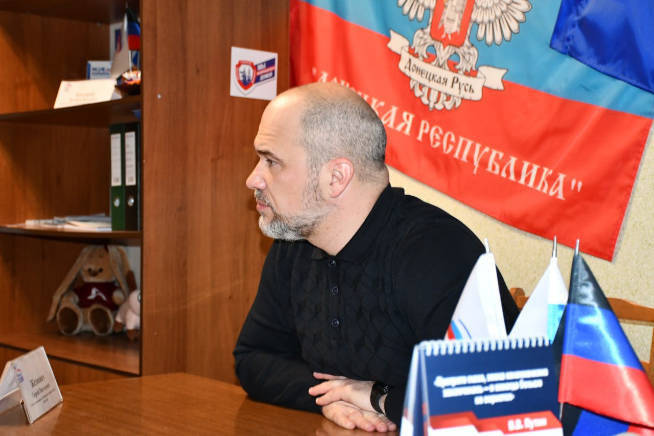 Сергей Желновач: Сегодня, 11 декабря, в общественной приемной Всероссийской политической партии «Единая Россия» в пгт Мироновский глава муниципального образования городского округа Дебальцево, секретарь МО Всероссийской... Сергей Желновач: Сегодня, 11 декабря, в общественной приемной Всероссийской политической партии «Единая Россия» в пгт Мироновский глава муниципального образования городского округа Дебальцево, секретарь МО Всероссийской...