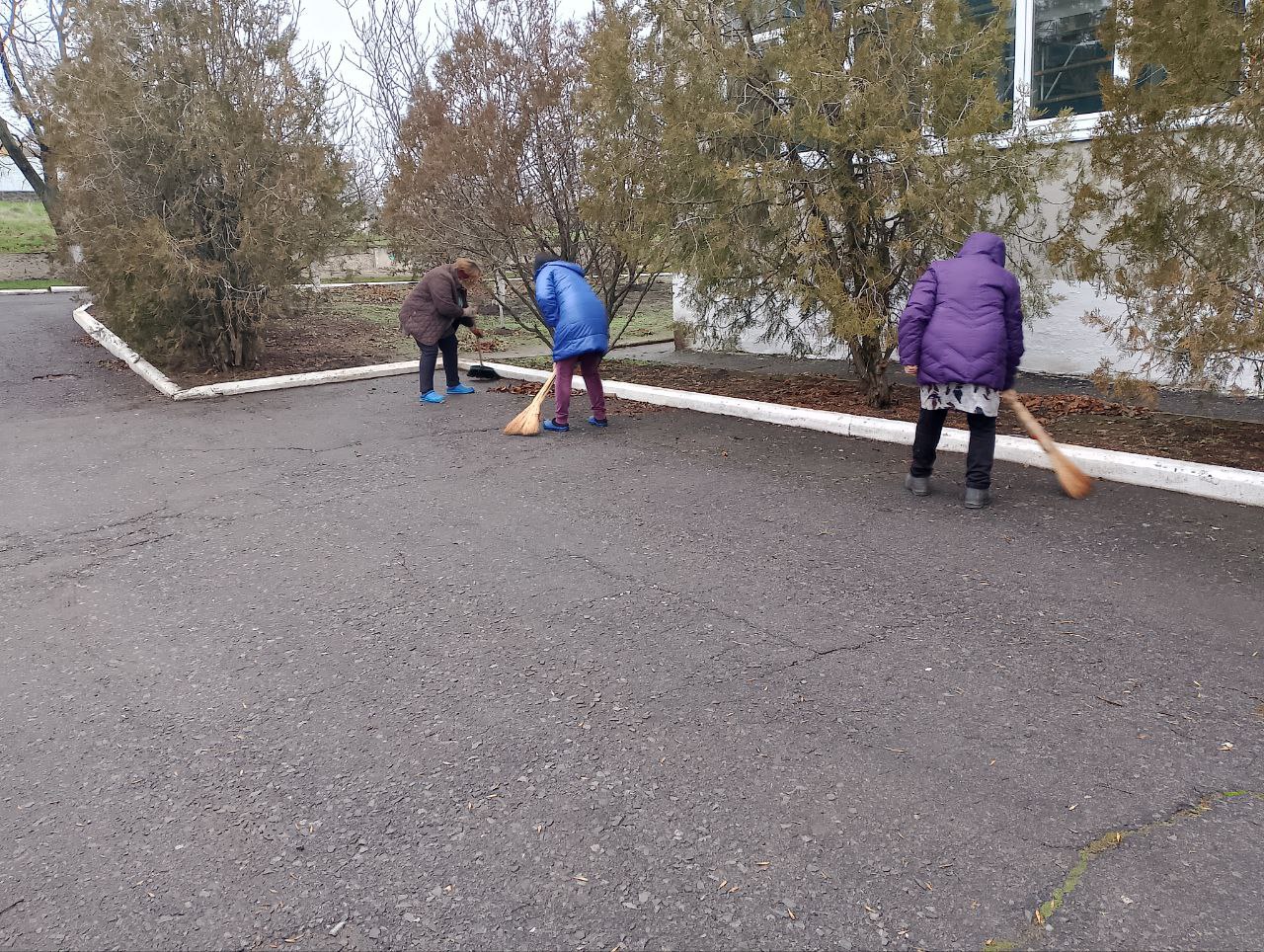 Сегодня, 11 декабря, несмотря на сырую погоду, в рамках партийного проекта Единой России "Городская среда", а также традиционной экологической акции «Чистый четверг» жители населенных пунктов Тельмановского округа приняли... Сегодня, 11 декабря, несмотря на сырую погоду, в рамках партийного проекта Единой России "Городская среда", а также традиционной экологической акции «Чистый четверг» жители населенных пунктов Тельмановского округа приняли...