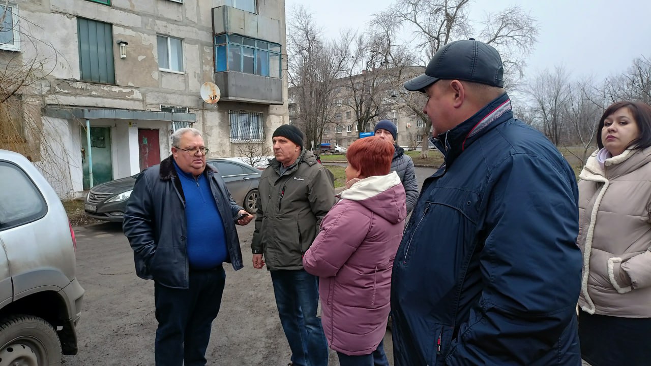 Игорь Мартынов: Совместно с заместителем главы администрации муниципального образования городского округа Енакиево Владиславом Пахомовым, заместителем начальника управления по обеспечению деятельности территорий... Игорь Мартынов: Совместно с заместителем главы администрации муниципального образования городского округа Енакиево Владиславом Пахомовым, заместителем начальника управления по обеспечению деятельности территорий...