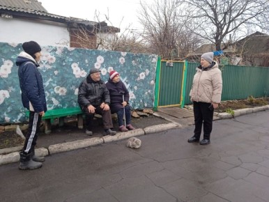 11 декабря заведующий Рассыпнянским территориальным сектором Александра Кендысь, провела встречу с населением по улице Курская, д. 23