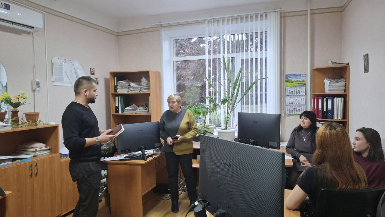 Депутат Тельмановского муниципального совета Дмитрий Липчанский встретился с сотрудниками Финансового управления Администрации Тельмановского муниципального округа