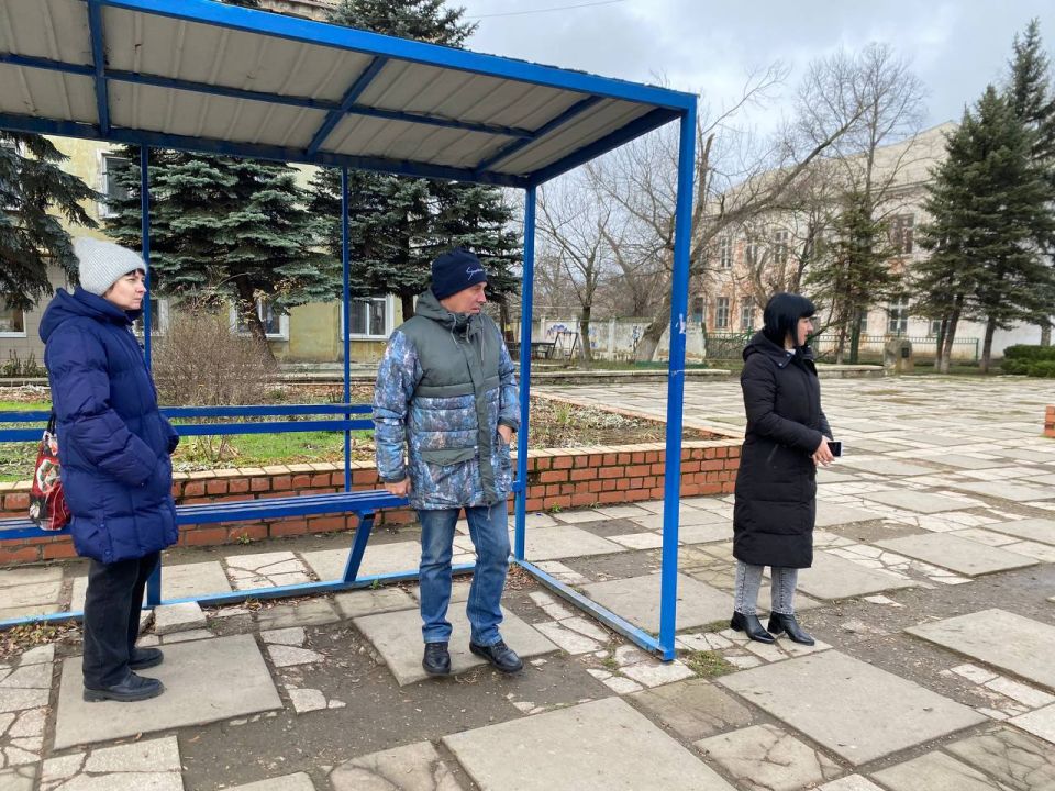 Евгений Поплавский: Вместе с заместителем по социальным вопросам Юлией Михайленко выбирали площадку для главной новогодней ёлки города Зугрэса Евгений Поплавский: Вместе с заместителем по социальным вопросам Юлией Михайленко выбирали площадку для главной новогодней ёлки города Зугрэса