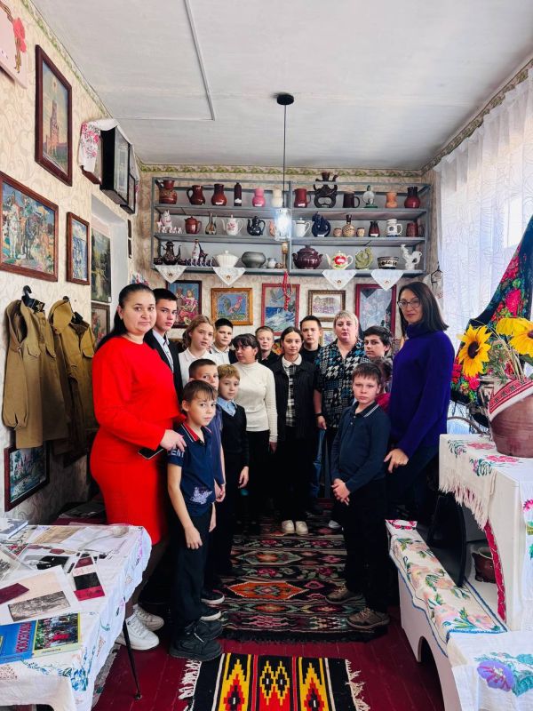 Сегодня в Новоселовской школе проведена экскурсия в музей "История родного села" Сегодня в Новоселовской школе проведена экскурсия в музей "История родного села"