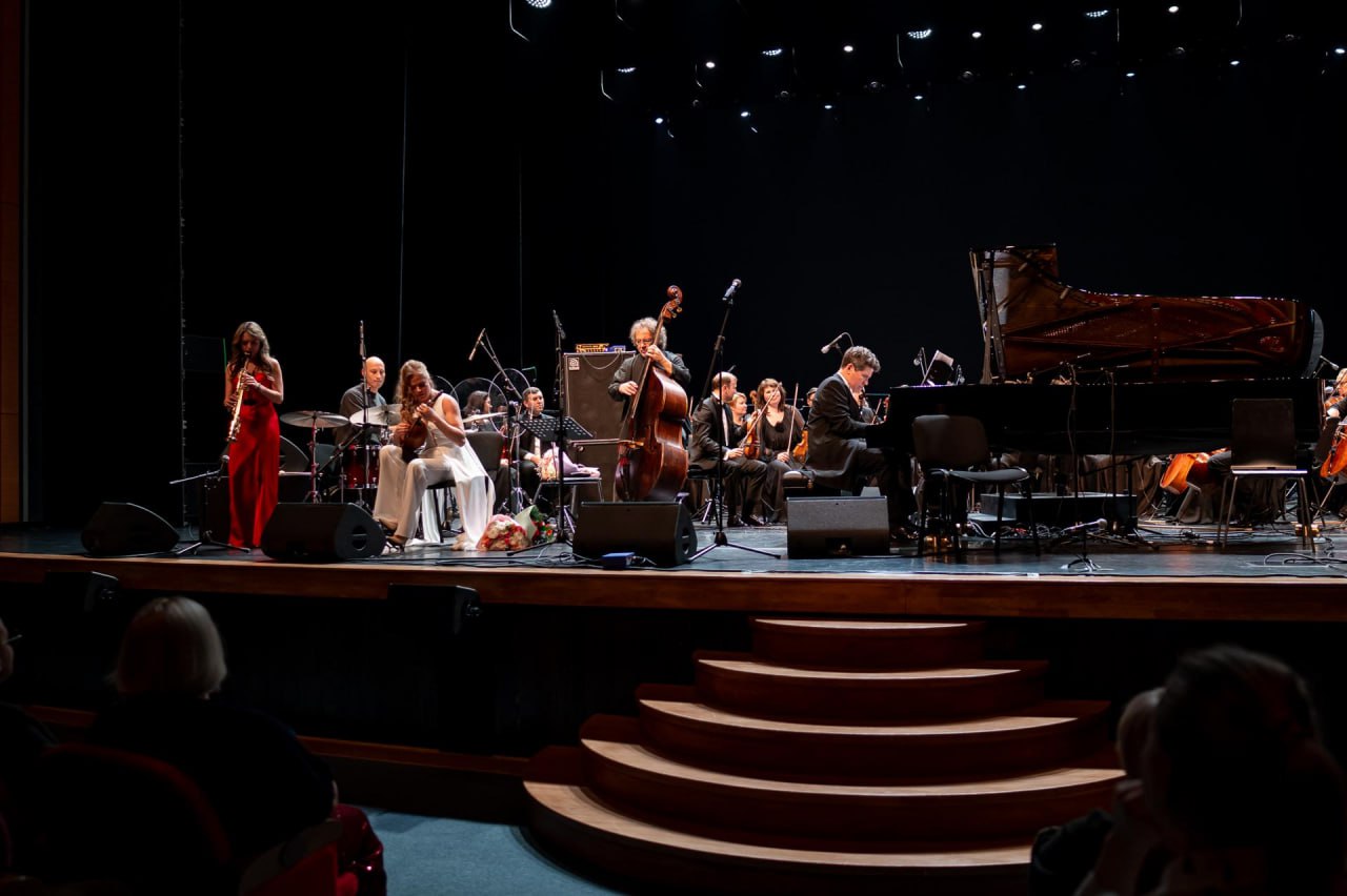 Талантливая молодежь из Волновахи побывала на концерте в Салехарде