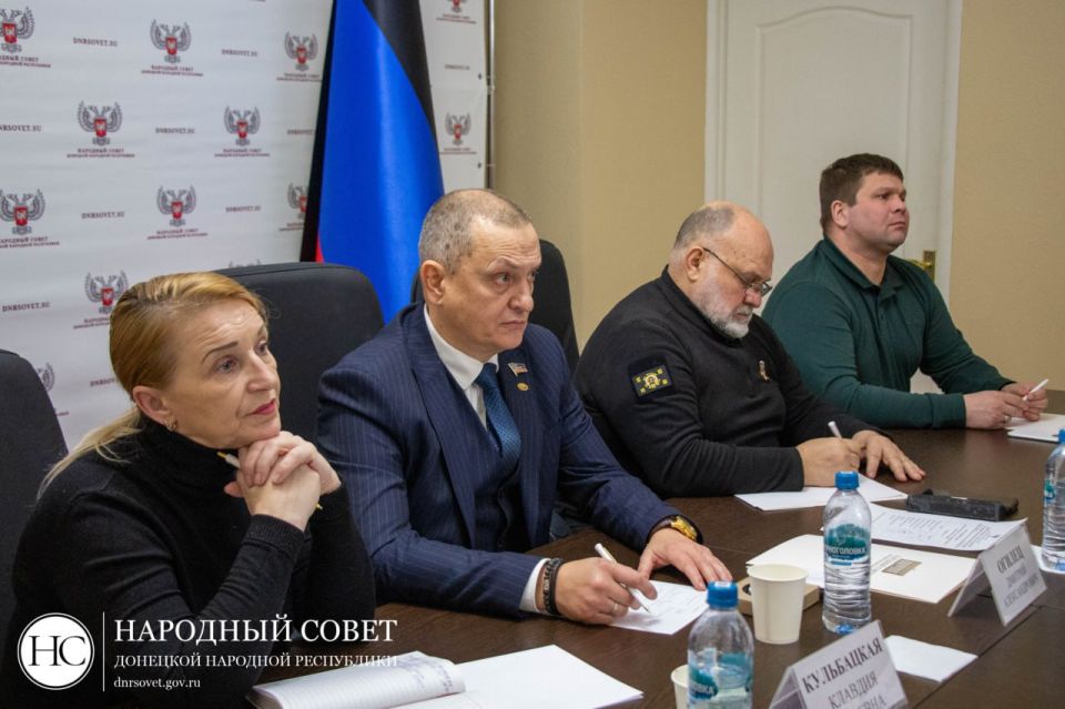 В Народном Совете обсудили вопросы поддержки членов семей участников СВО В Народном Совете обсудили вопросы поддержки членов семей участников СВО