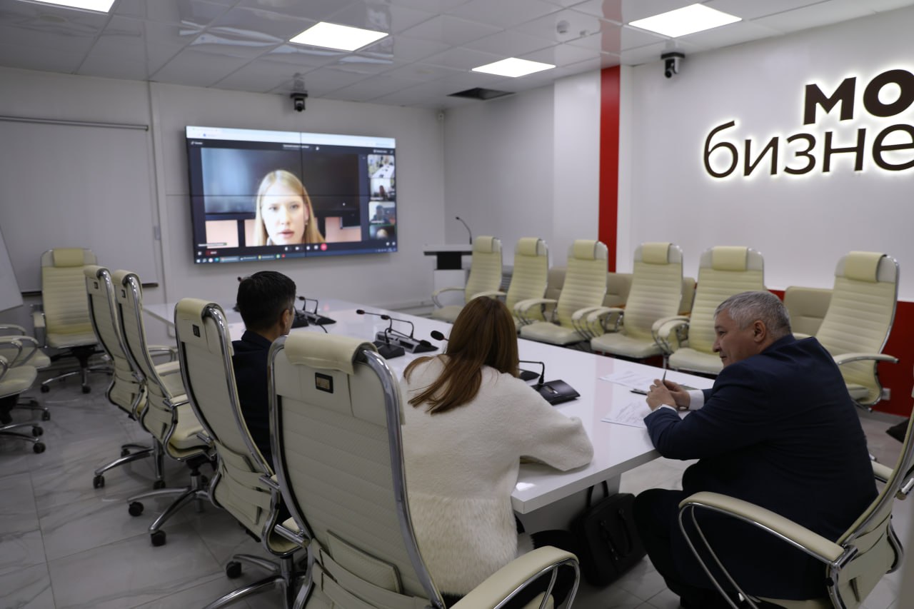 Прямо сейчас идет защита проектов школьников из подшефного города Докучаевска Донецкой Народной Республики Прямо сейчас идет защита проектов школьников из подшефного города Докучаевска Донецкой Народной Республики