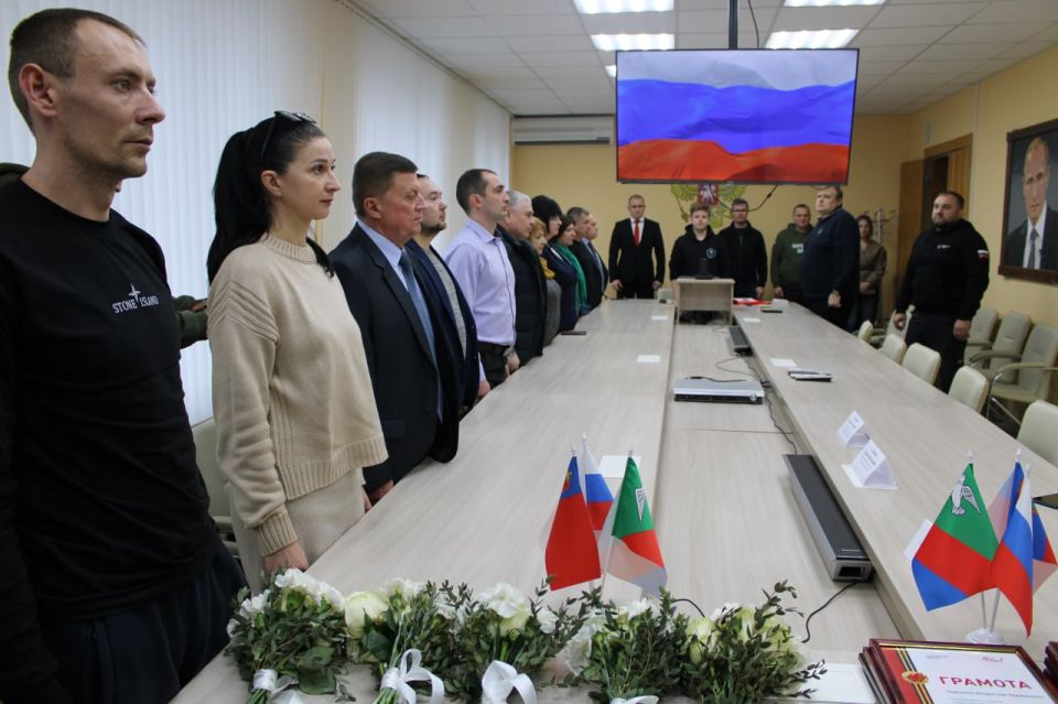 Иван Приходько: Сегодня в стенах администрации городского округа Горловка состоялось вручение нагрудных знаков «Народный фронт. Все для Победы!» Иван Приходько: Сегодня в стенах администрации городского округа Горловка состоялось вручение нагрудных знаков «Народный фронт. Все для Победы!»