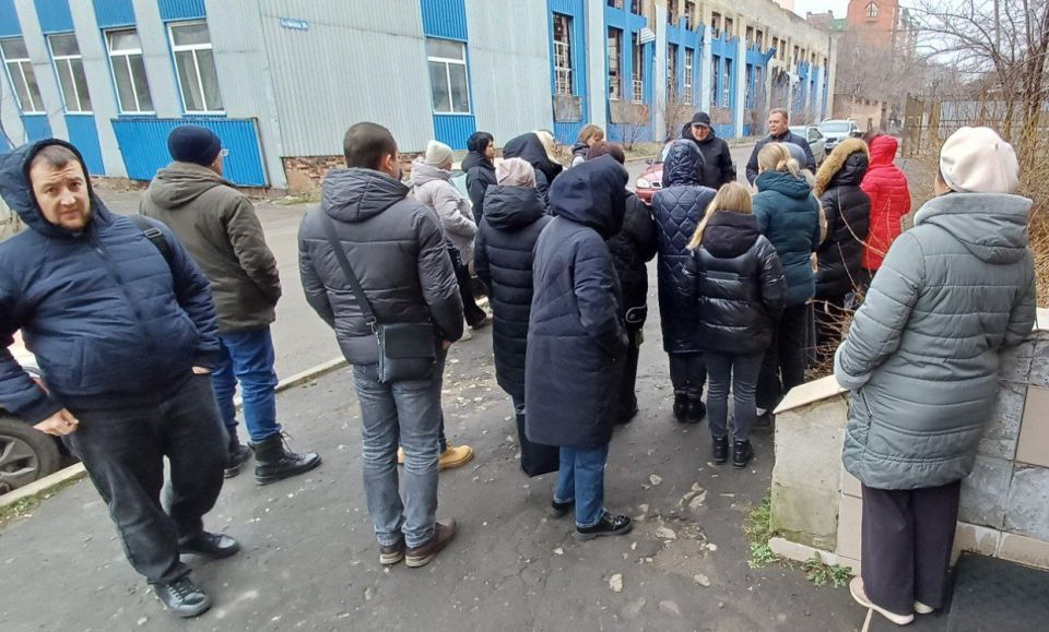 Валентин Левченко: Заместитель главы администрации городского округа Донецк Тимур Артеменко провел сегодня встречу с сотрудниками клиентской службы Социального фонда России в Киевском районе г. Донецка Валентин Левченко: Заместитель главы администрации городского округа Донецк Тимур Артеменко провел сегодня встречу с сотрудниками клиентской службы Социального фонда России в Киевском районе г. Донецка