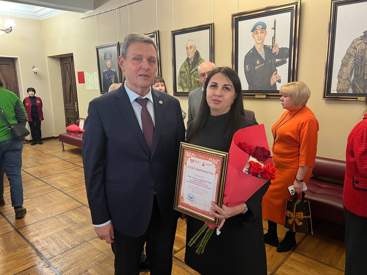 Наталья Великодная: В городе Донецке отдел культуры Администрации Тельмановского округа наградили благодарностью Министерства культуры ДНР за просветительскую работу по увековечиванию памяти героев Великой Отечественной... Наталья Великодная: В городе Донецке отдел культуры Администрации Тельмановского округа наградили благодарностью Министерства культуры ДНР за просветительскую работу по увековечиванию памяти героев Великой Отечественной...