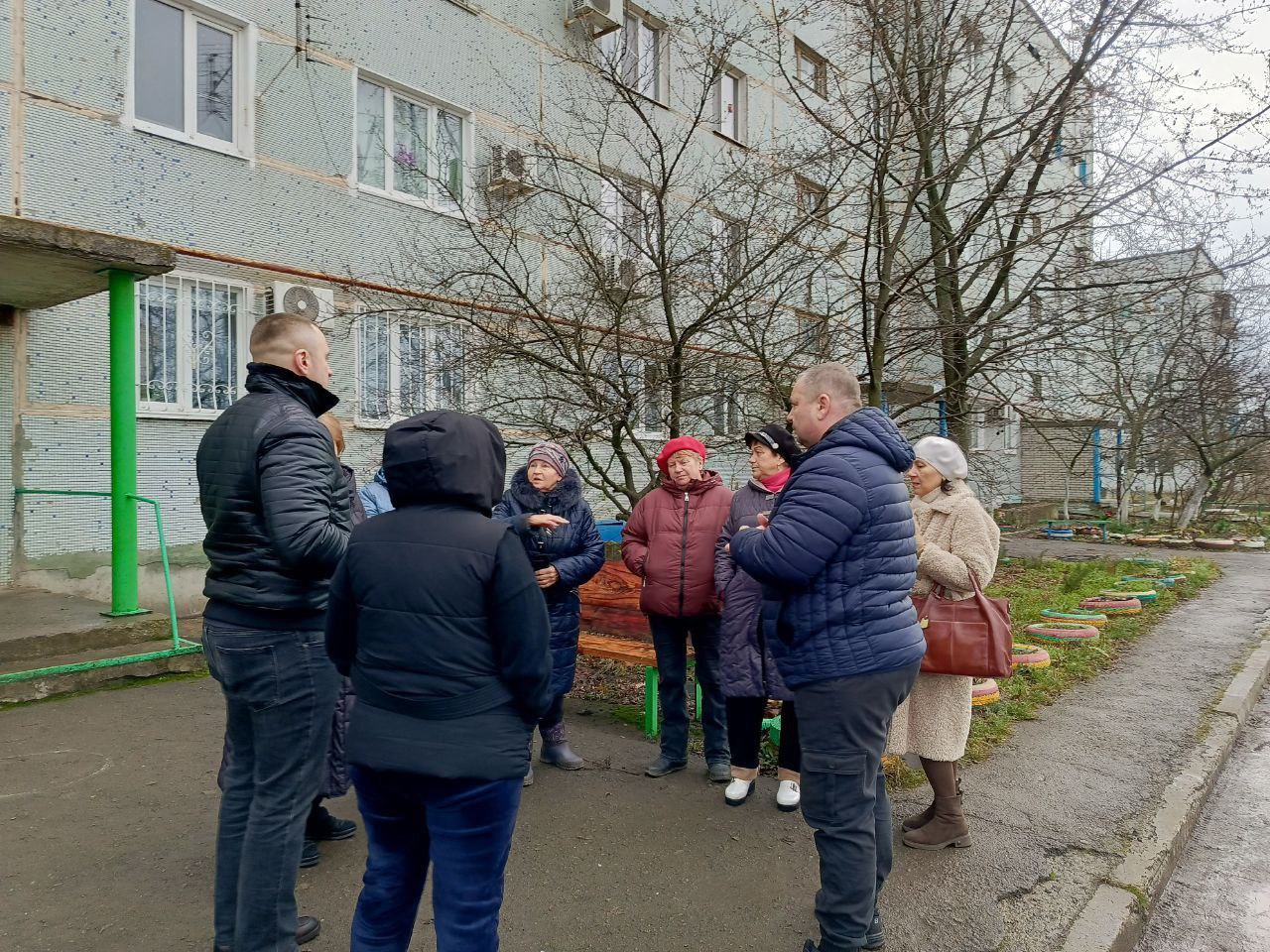 Максим Королюк провел сход граждан в пгт Зугрэс-2
